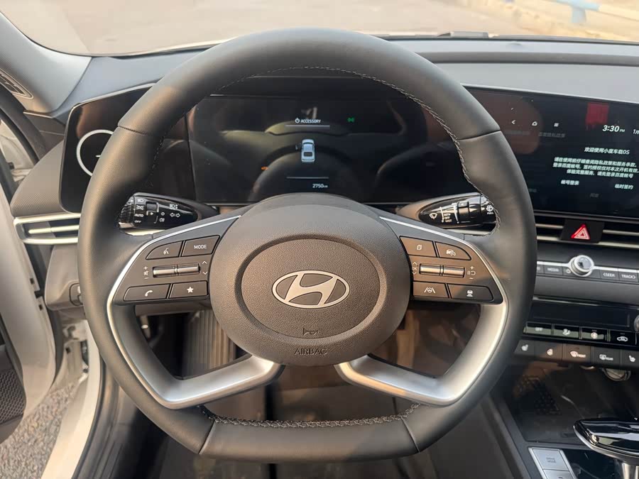 Hyundai Elantra 2025 immagine di auto #15