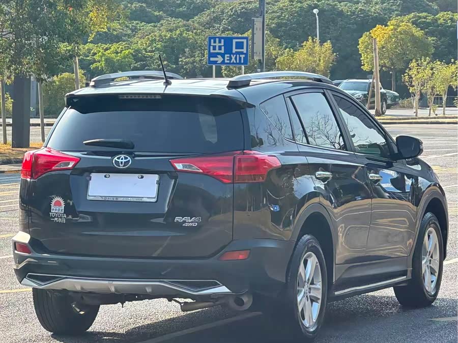 Toyota RAV4 2014 изображение автомобиля #15