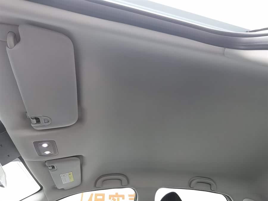 哪吒汽车 哪吒V 2021 汽车图片 #15