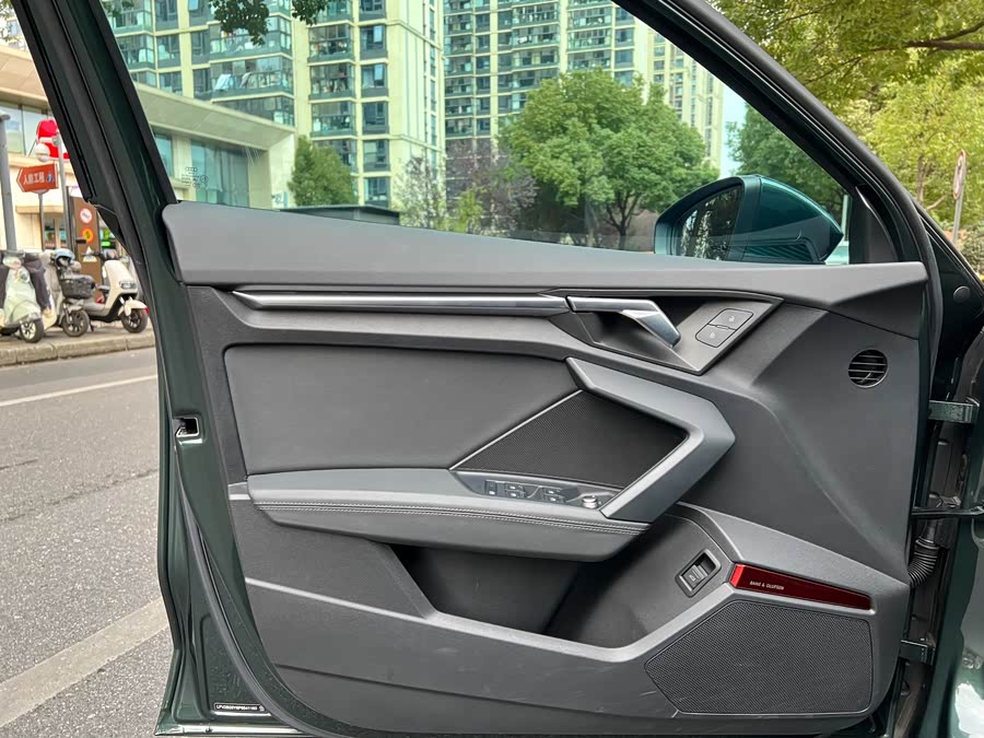 Audi Q4 e-tron 2023 #15 Audi Q4 e-tron 2023 immagine di auto #15