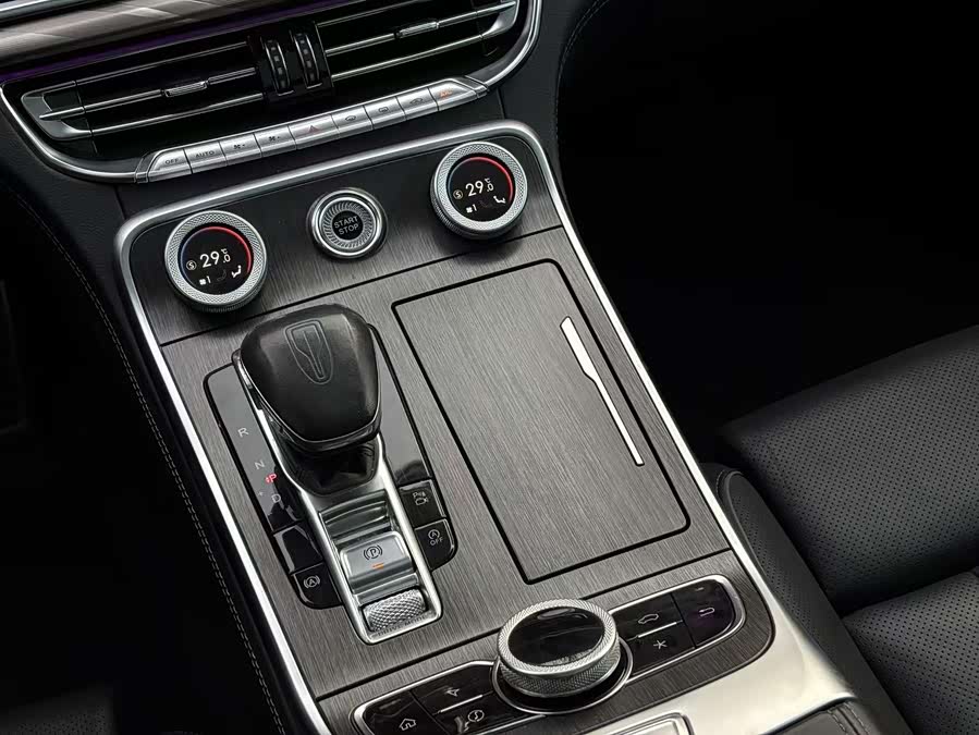 HongQi H9 2023 car image #15