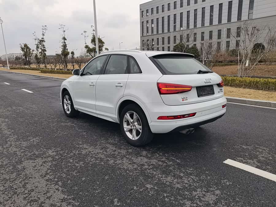 Audi Q3 2016 car image #15