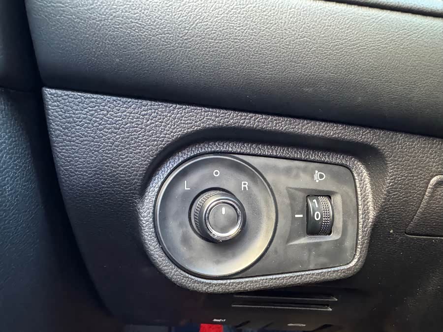 Roewe i5 2020 car image #15