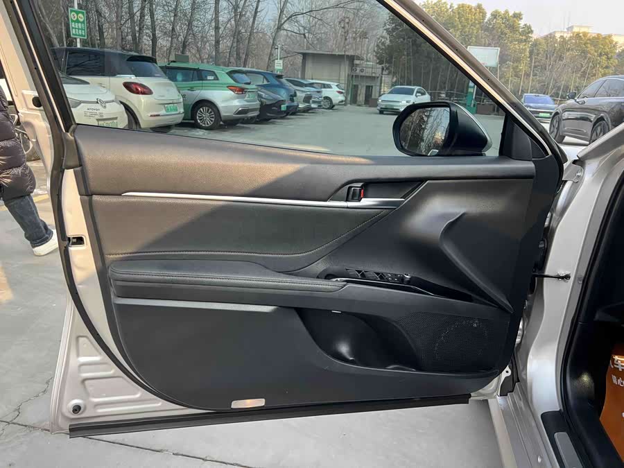Toyota Camry 2021 immagine di auto #15