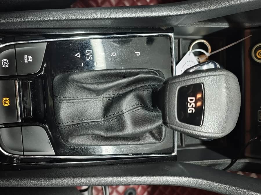 Skoda Karoq 2022 изображение автомобиля #15