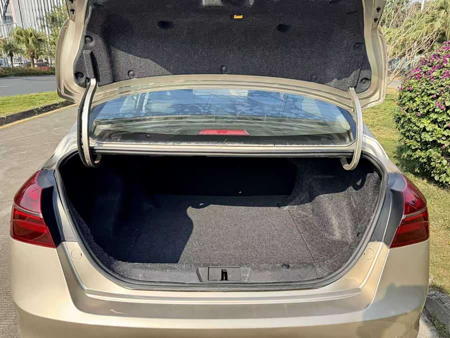 GEELY Emgrand 2019 car image #15