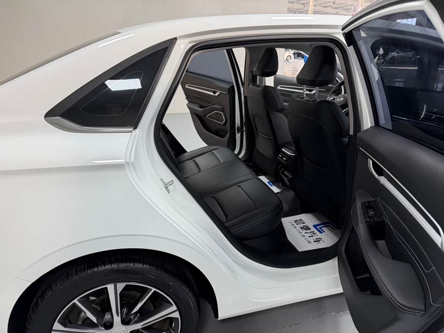 GEELY Emgrand 2023 #15 GEELY Emgrand 2023 car image #15