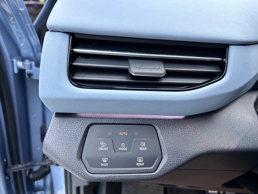 Volkswagen ID.4 X 2024 immagine di auto #15