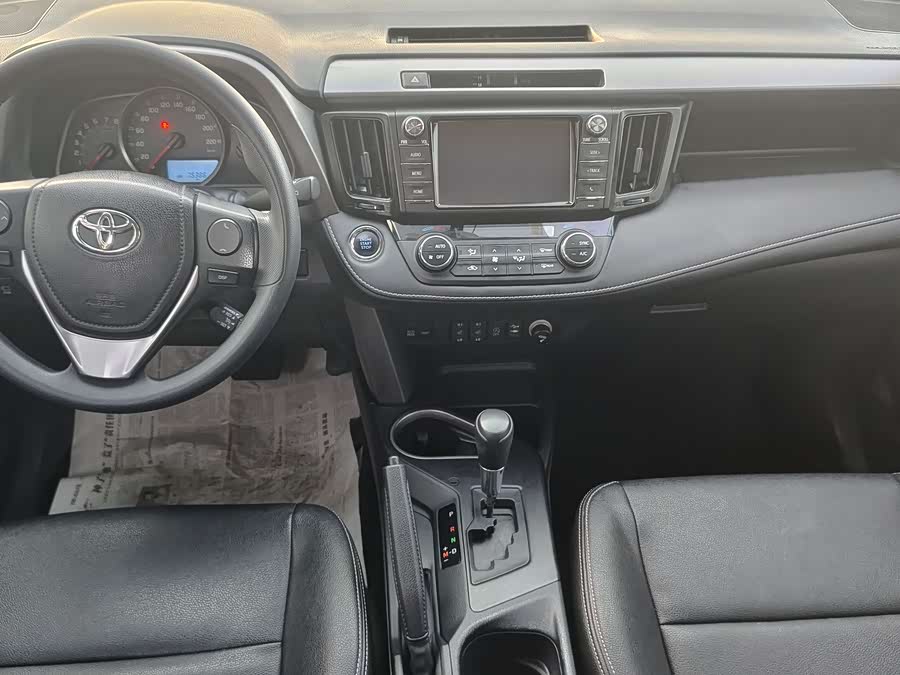 Toyota RAV4 2018 car image #15