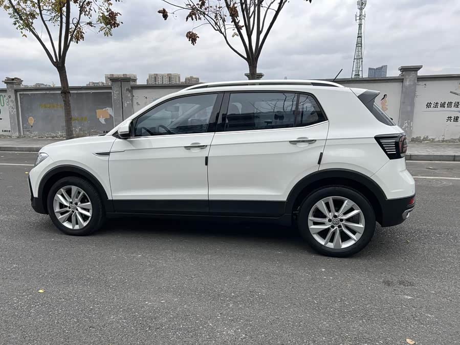 Volkswagen T-Cross 2019 #15 Volkswagen T-Cross 2019 car image #15
