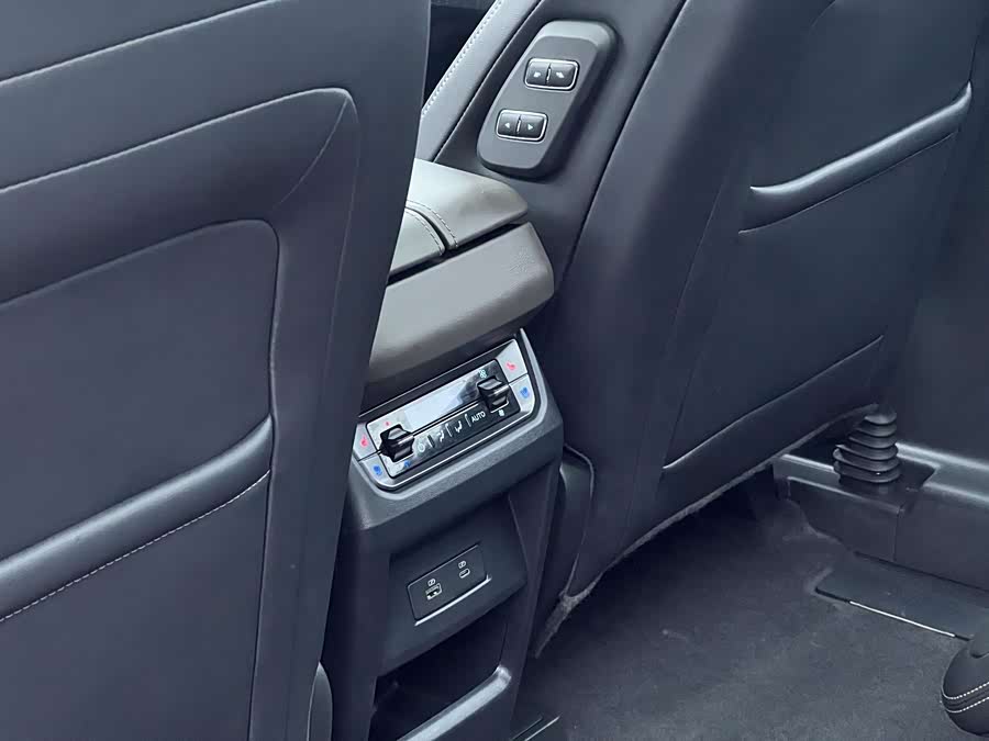 Ford Edge 2024 car image #15