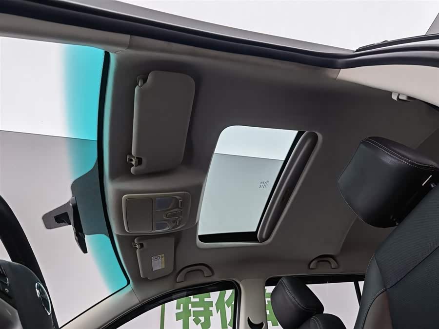 SWM X7 2018 صورة سيارة #15