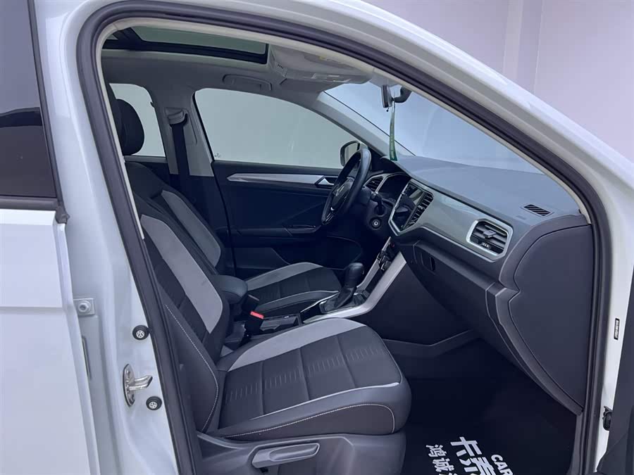 Volkswagen T-Roc 2021 car image #15