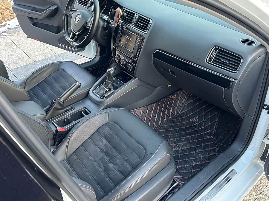 Volkswagen Sagitar 2018 immagine di auto #15