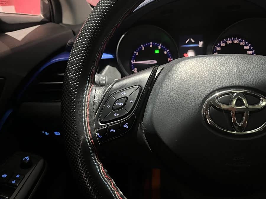 Toyota C-HR 2023 immagine di auto #15