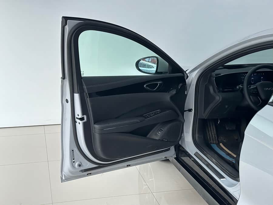 BYD Seal 2025 car image #15