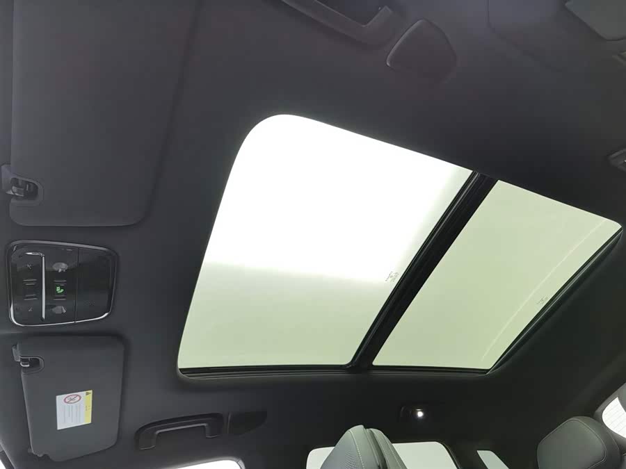 Lynk & Co 08 EM-P 2023 car image #15