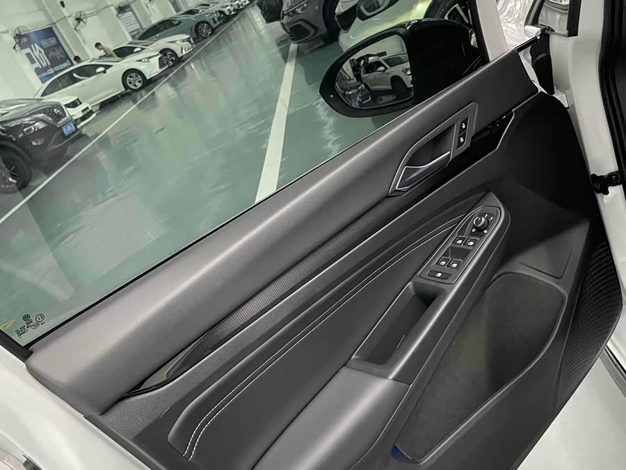 Volkswagen Golf 2021 car image #15