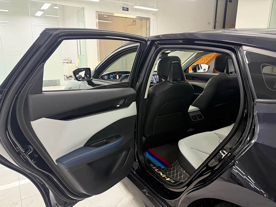 Changan UNI-V iDD 2023 car image #15