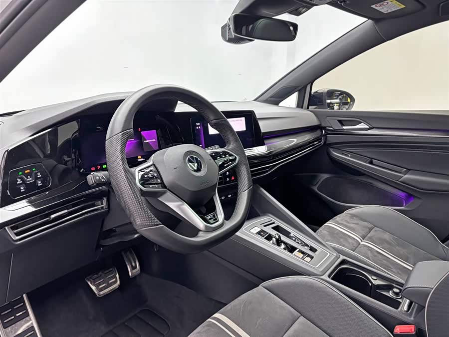 Volkswagen Golf 2025 car image #15