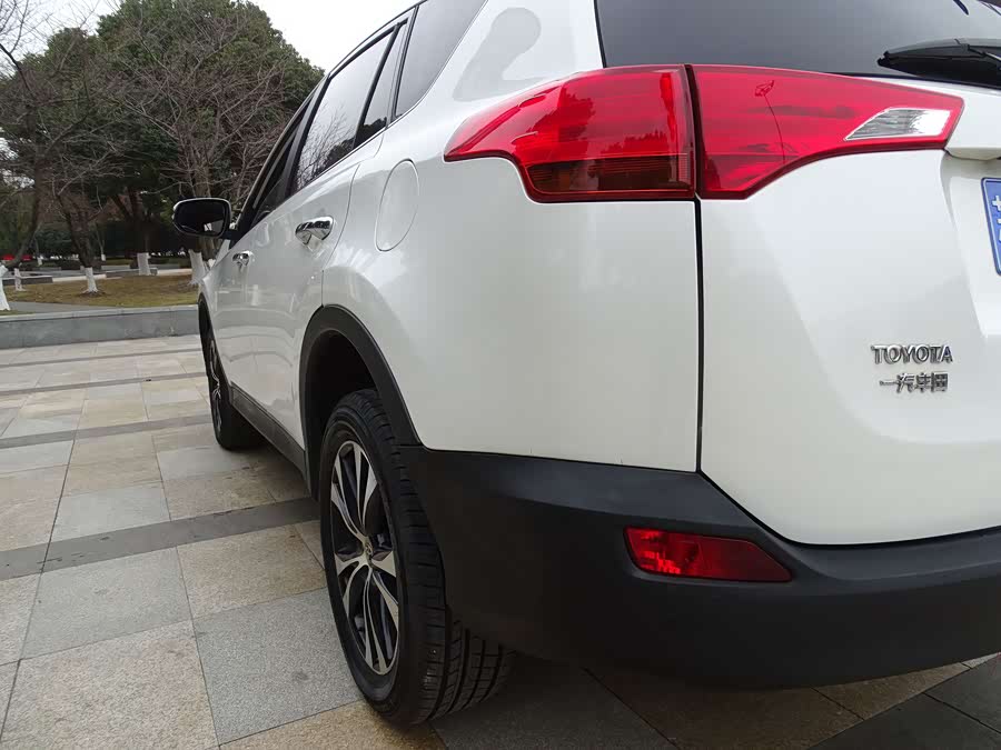 Toyota RAV4 2015 car image #15