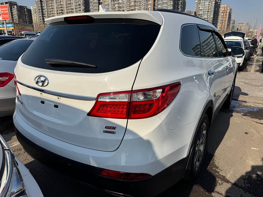 Hyundai Grand Santa Fe 2015 car image #15