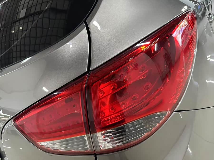 Hyundai ix35 2015 car image #15