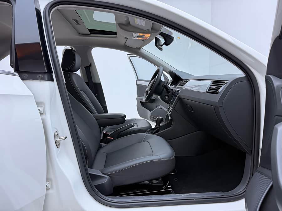 Skoda Rapid 2022 car image #15