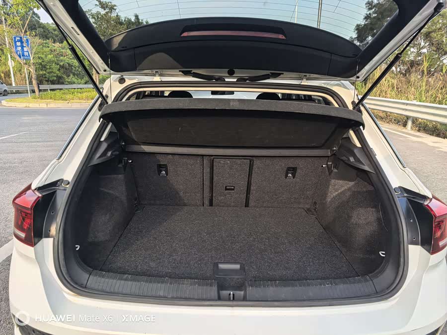 Volkswagen T-Roc 2020 car image #15