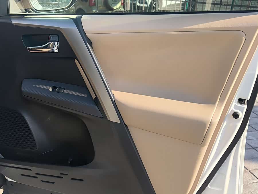 Toyota RAV4 2015 car image #15