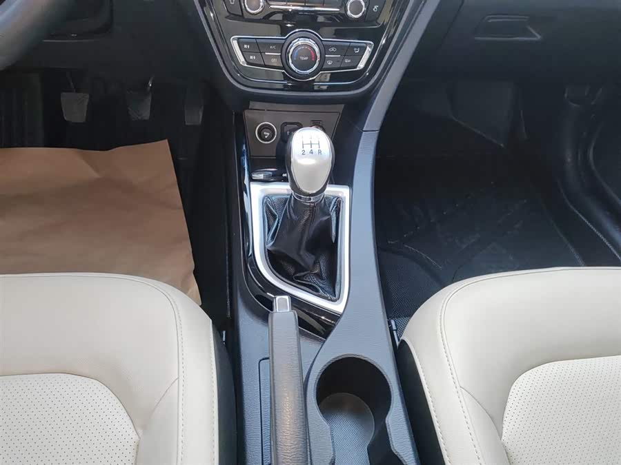 Changan Alsvin V7 2017 car image #15