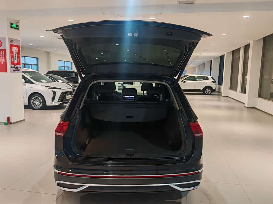 Volkswagen Tiguan L 2021 #15 Volkswagen Tiguan L 2021 car image #15