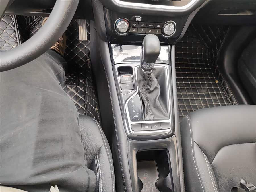 Roewe RX3 2018 изображение автомобиля #15