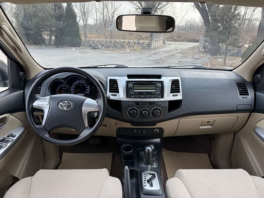 Toyota Fortuner 2016 immagine di auto #15