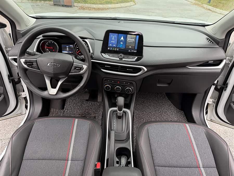 Chevrolet Tracker 2021 изображение автомобиля #15