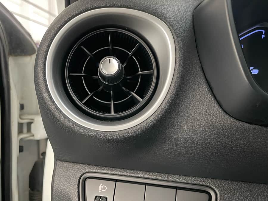 Kia K3 2022 car image #15