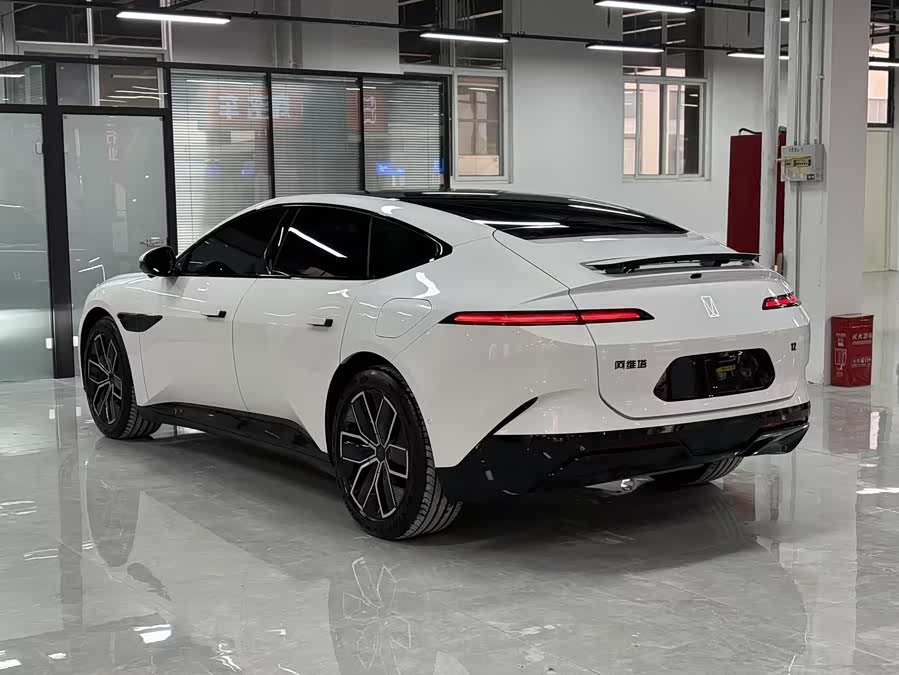 Avatr 12 2025 car image #15