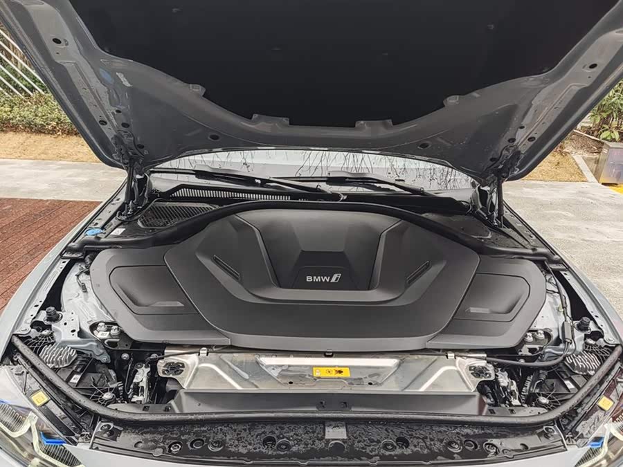 BMW i4 2024 car image #15