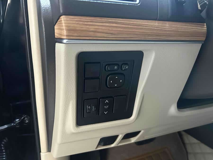 Toyota Land Cruiser Prado 2019 car image #15