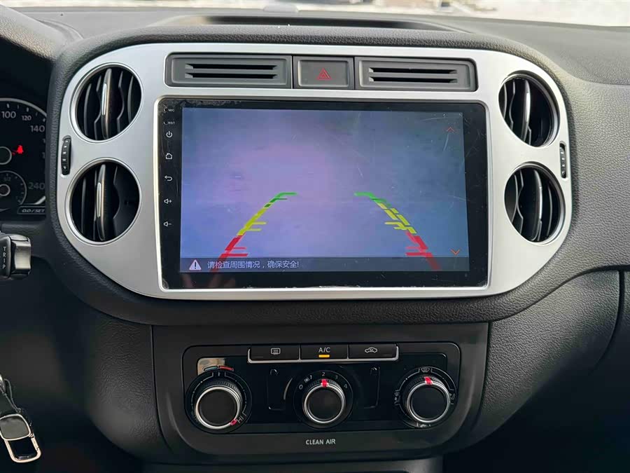 Volkswagen Tiguan 2018 car image #15