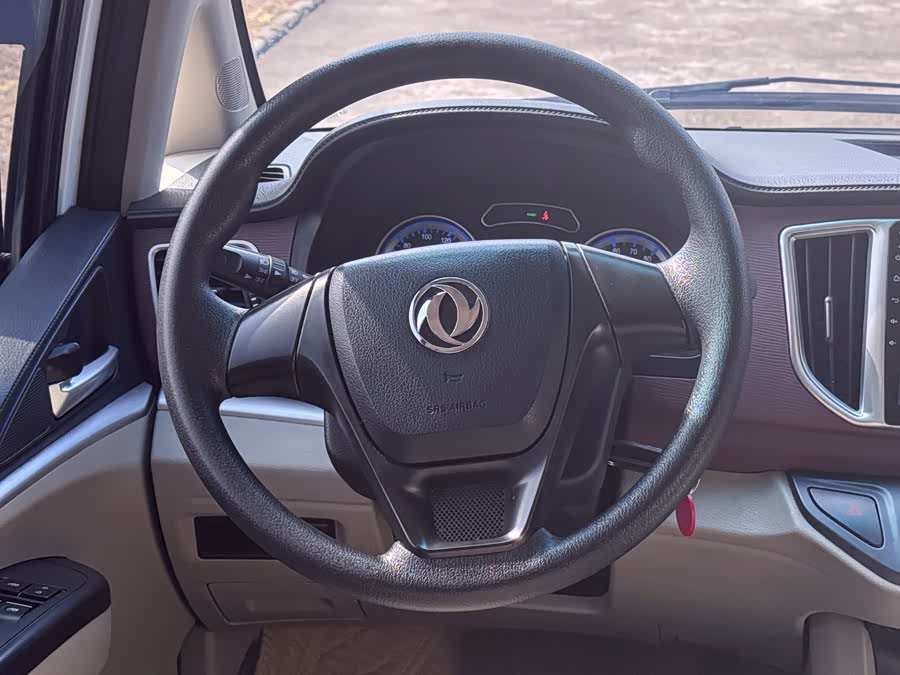 Forthing Lingzhi EV 2020 #15 Forthing Lingzhi EV 2020 car image #15