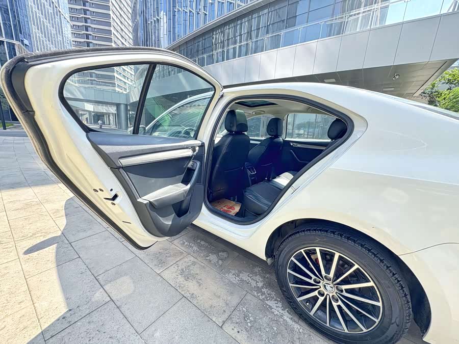 Skoda Octavia 2022 car image #15