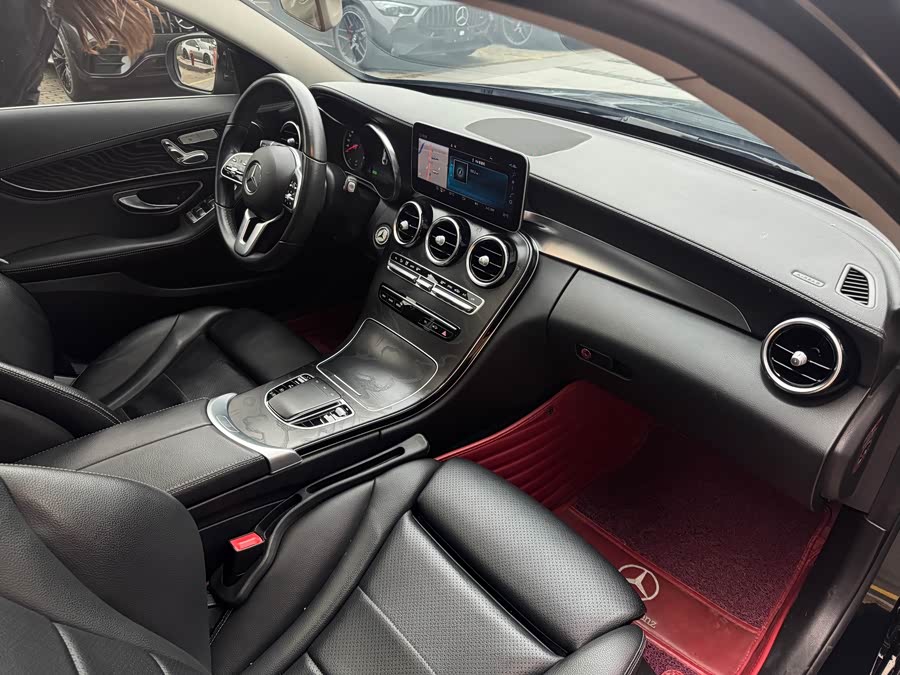 Mercedes-Benz C Class 2018 immagine di auto #15