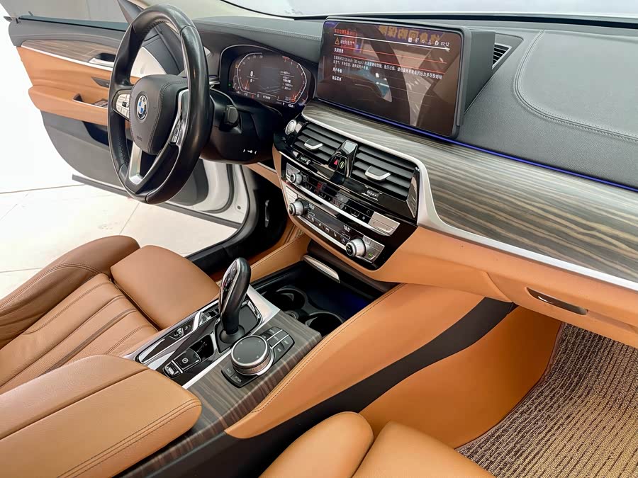 BMW 6 Series GT 2022 #15 BMW 6 Series GT 2022 car image #15