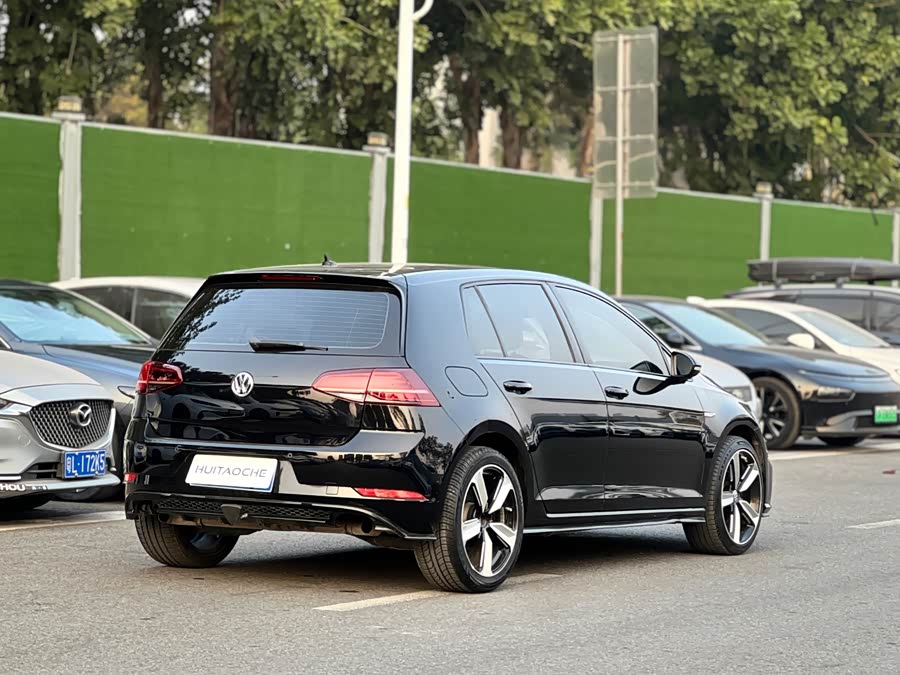Volkswagen Golf 2019 car image #15
