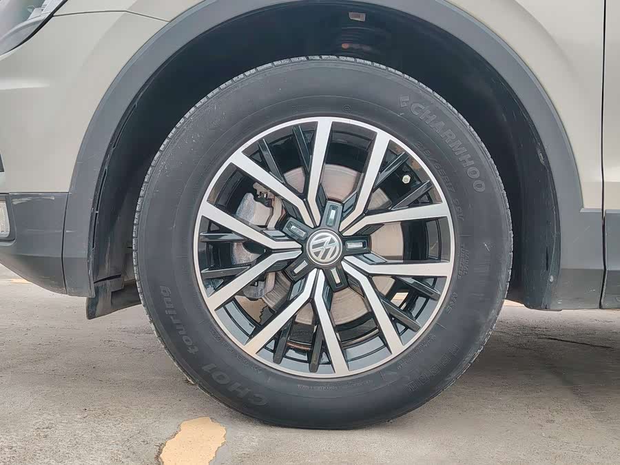 Volkswagen Tiguan L 2018 #15 Volkswagen Tiguan L 2018 car image #15
