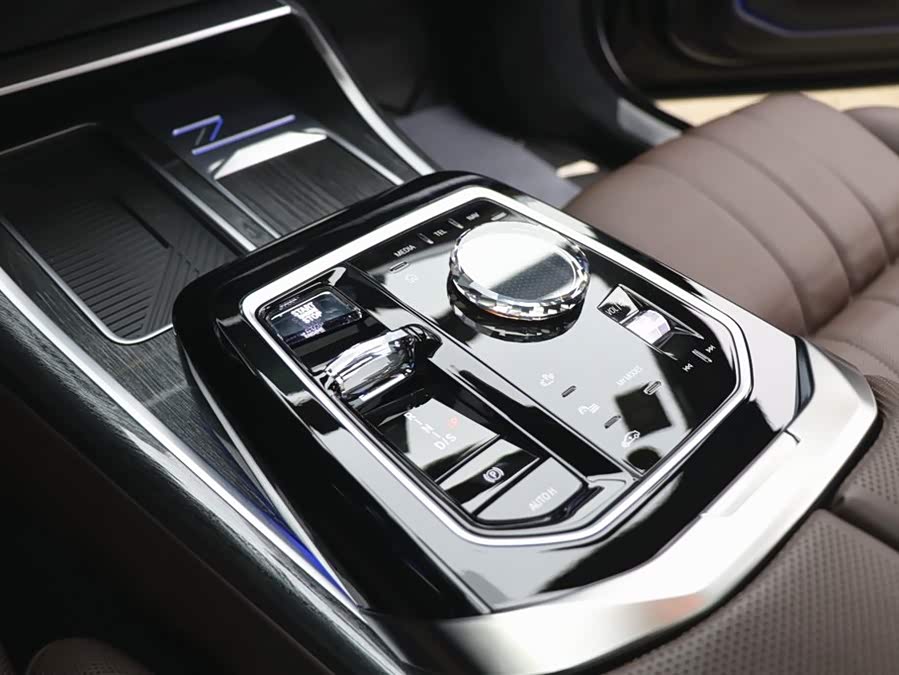 BMW 7 Series 2024 car image #15