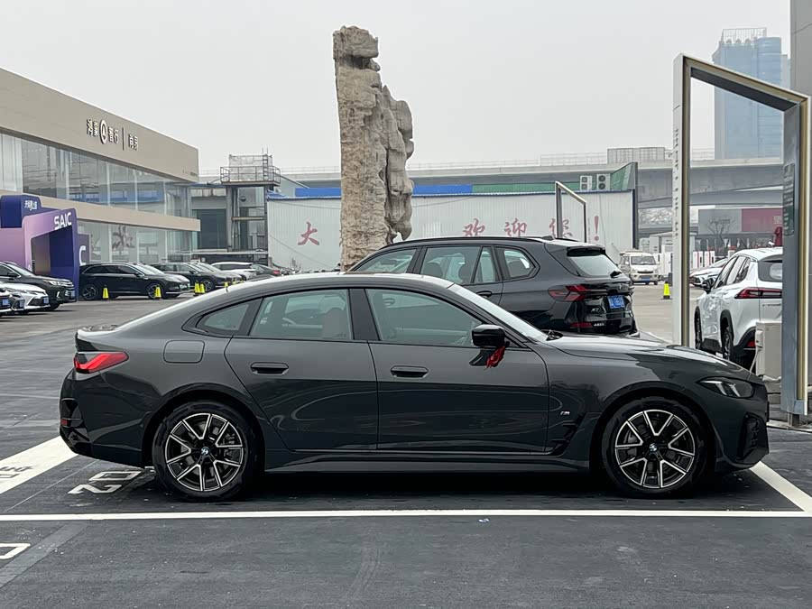 BMW i4 2025 car image #15