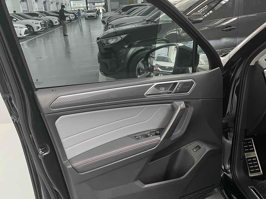 Volkswagen Tiguan L 2022 #15 Volkswagen Tiguan L 2022 car image #15