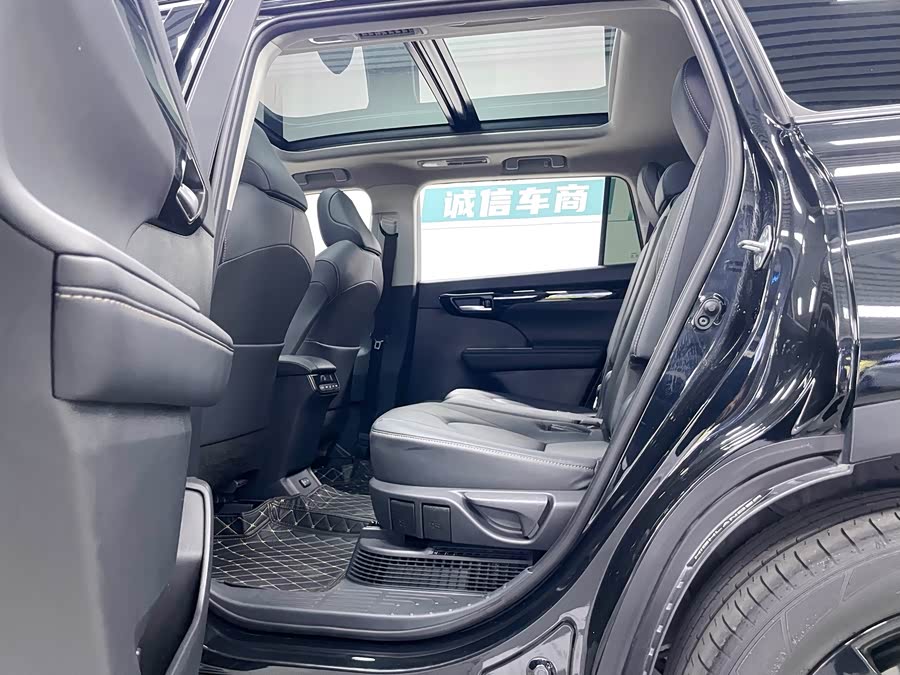 Toyota Highlander 2023 car image #15